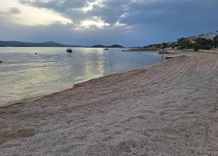 Luxury Ondina- Beachfront Retreat * トゥラニ