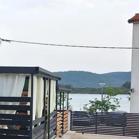 Ferienhaus Luxury Ondina- Beachfront Retreat Turanj
